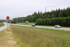 På riksväg 3 pågår belysningsarbeten.