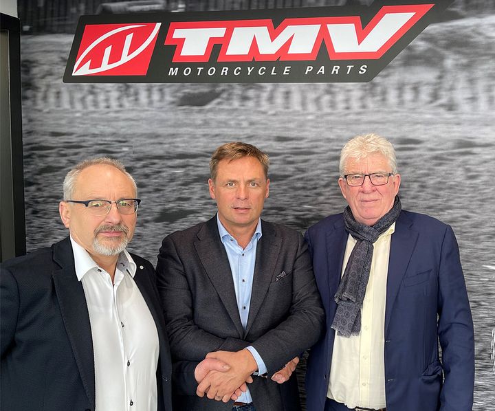 Kuvassa vasemmalta oikealle: Herman Zijerveld, TMV:n toimitusjohtaja, Jarkko Ämmälä, Duellin toimitusjohtaja ja Klaas Biermann, TMV:n entinen omistaja.