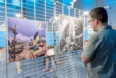 Rauli Virtasen näyttelyn tuoreimmat kuvat tulevat kuluneelta keväältä ja alkukesältä Ukrainasta. Kuva: Anna-Kaisa Noki-Helmanen