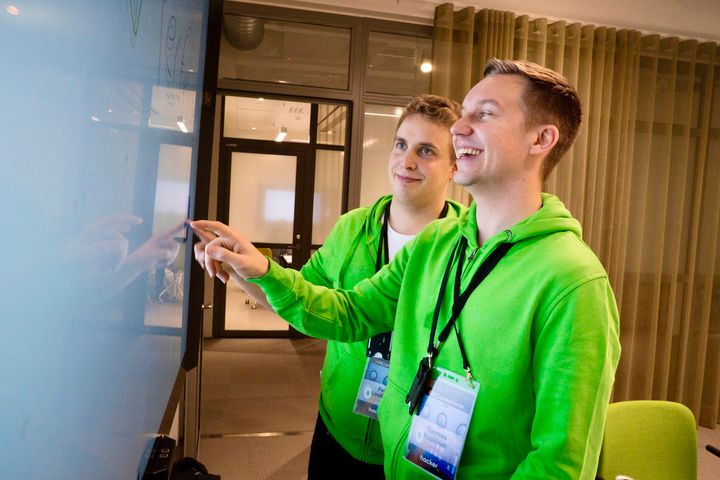 Neurofluxin co-founder & CTO Felix Lindholm ja CEO & co-founder Tuomas Koskinen. Kuvaaja: Jonne Bovellán