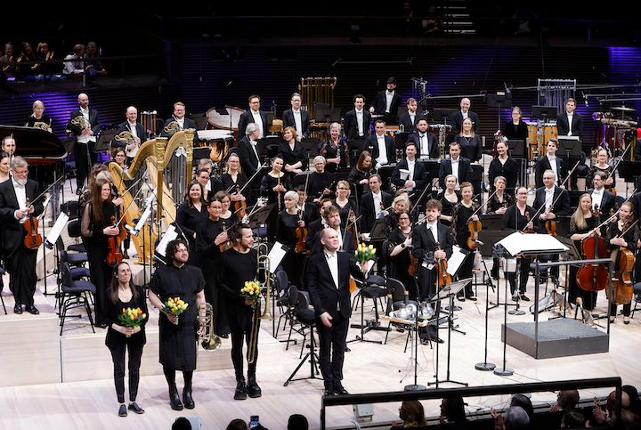 Perjantaina 3.3. Helsingin kaupunginorkesterin konsertissa Musiikkitalossa kuultiin kantaesityksinä Minna Leinosen Helsinki-variaatiot: Vimma, Jimmy Lópezin Synesthésie ja Clara Iannottan where the dark earth bends. Kuva: Maarit Kytöharju
