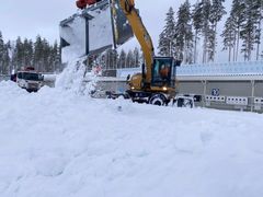 Ylimääräisen lumen poistaminen sitoo konetyötä ja kymmeniä henkilötyöpäiviä.
