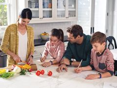 Fitbit Ace kannustaa yli 8-vuotiaita lapsia olemaan aktiivisempia ja luomaan terveellisiä tapoja yhdessä perheidensä kanssa.