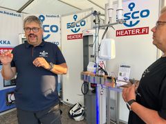 According to Mika Vanhala, Managing Director of Oy Esco Ab, products that visitors to the show were particularly interested in included lithium battery systems and charging technology, as well as telecommunication systems for boats. In addition to heating devices, antennas and modems were exhibited at the show together with together with experts such as Pasi Latva-Käyrä (right) from Tele-Tukku.