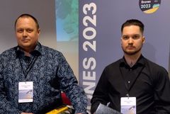 Janne Tuominen (vas.) ja Mikko Riimala FinDrones-konferenssissa.