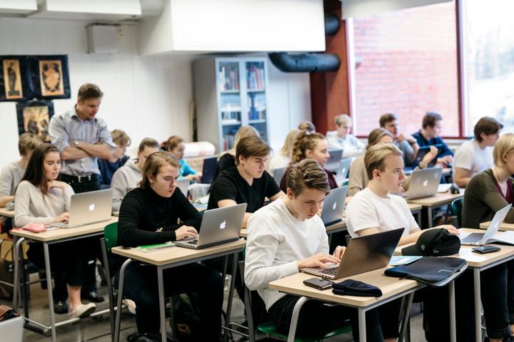 Opiskelijoita lukiossa. Kuva: Elina Manninen / Kuvatoimisto Keksi / Team Finland