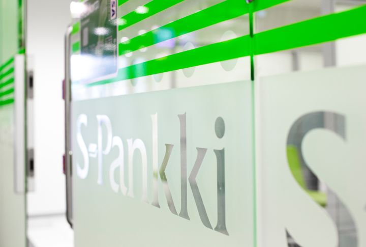 Keljon Prisman yhteydessä sijaitseva Asiakasomistajapalvelu ja S-Pankki -piste uudistetaan ja laajennetaan neljän asiakaspaikan toimitilaksi.