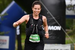 Nuuksio Classic Trail Marathonin (42 km) naisten sarjan voittaja Elisa Sihvola. Kuvaaja: Miska Koivumäki. 