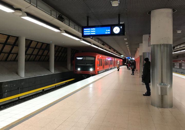 Metro liikennöi aamulla 14.1. aikataulun mukaisesti. Myös aamun ruuhkaliikenne ajettiin normaalisti.