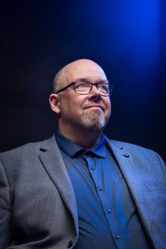 Marcus Rosenlund är en bekant radioröst från Yle Vega där han leder programmet Kvanthopp. Bild: Miikka Pirinen.