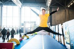Jumppamatolla voi testata hyppyjä, kärrynpyöriä ja voltteja. Kuva: GoExpo 2018, Messukeskus.