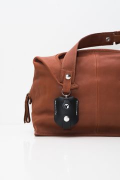 Yepzonin ja LUMI Accessoriesin yhteistyön tavoitteena on tehdä turvateknologiasta tyylikkäämpää ja ”vaatettaa” teknologia osaksi käyttäjänsä olemusta.