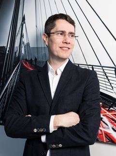 ”Suomen tärkeys dataliikenteen solmukohtana on voimistunut viimeisen vuosikymmenen aikana", sanoo Equinix Finlandin toimitusjohtaja Sami Holopainen.