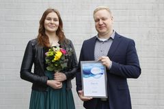 Pelasta Itämeri -palkinnon 2022 sai Weeefiner Oy. Kuvassa Saara Tuhkanen ja Mikko Hänninen Weeefiner Oy:stä