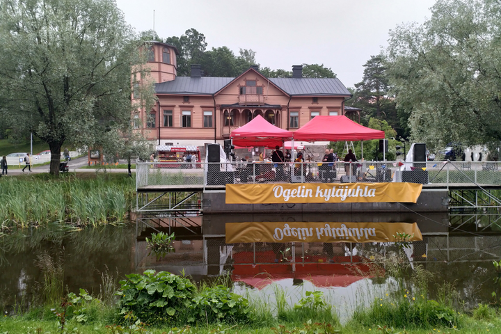 Ogelin kyläjuhla. Kuva: Kaarina Kukka Korkeaoja.