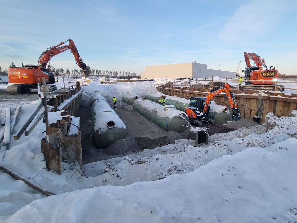 Kreaten putkiurakkaan kuuluvat erotinjärjestelmät asennettiin tuettuihin kaivantoihin logistiikkakeskuksen työmaalla. 