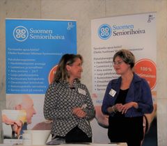 Suomen Seniorihoivan palvelupäällikkö My Sundelin sekä media- ja viestintävastaava Jenni Hurmerinta