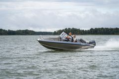 Uusinta Buster X -mallia suunniteltaessa on otettu huomioon käyttäjiltä tullut palaute ja myös veneilijöiden muuttuvat tarpeet