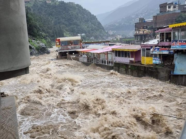 Översvämningarna i Pakistan har drivit miljoner människor från sina hem.  Bild: Röda Halvmånen i Pakistan