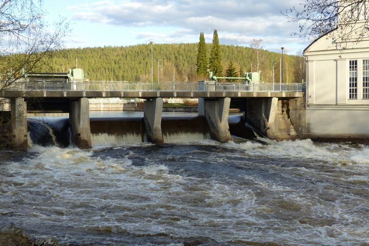 Tulvajuoksutusta Vaajakoskella.