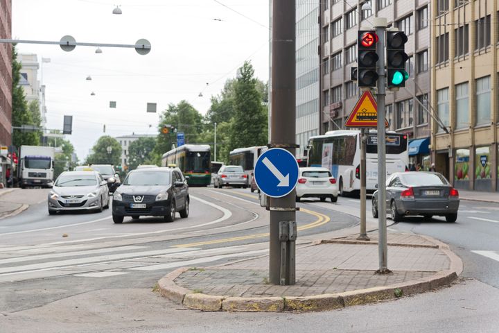 Koronapandemian poikkeustilanne vähensi merkittävästi liikennemääriä pääkaupunkiseudulla ja samalla myös liikenteen ilmastopäästöjä. Kuva: HSY / Suvi-Tuuli Kankaanpää