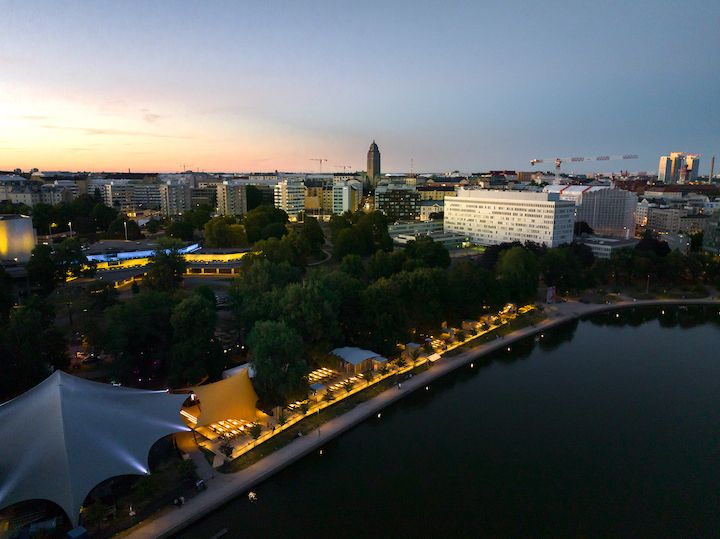 Huvilanrannan festivaalikeskuksen on suunnitellut arkkitehtuurin Finlandialla palkittu JKMM Arkkitehdit. Kuva: SkyPro