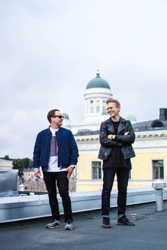Ville Tikkanen (vas.) ja Alvar Tallskog luotsaavat pian avautuvaa Valkoista Salia. Kuva: Mikaela Uuksulainen