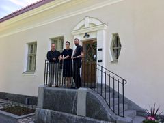 Marko Vesterbacka, Elina Tiainen ja Kari Jokinen Tyrvään Pappilassa