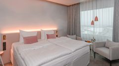 Vantaan Break Sokos Hotel Flamingon uusi hotellisiipi Wing avattiin helmikuussa 2019. Laajennusosassa on 232 uutta hotellihuonetta kolmen eri teeman mukaisesti. Harmony-teema tarjoaa ensimmäisenä Suomessa kokonaisen huonekerroksen vain aikuisille matkailijoille.