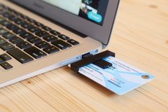 Viron e-kansalaiskortti lanseerattiin 1.12.2014 ja nyt virtuaalisia virolaisia on jo 15000. Kuva: Enterprise Estonia