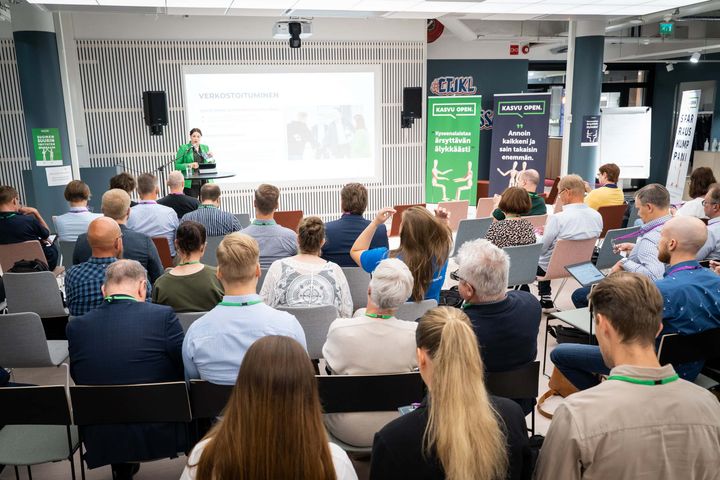 Yrityksille maksuttomiin Kasvupolku®-sparrausohjelmiin haki tänä vuonna yli 50 % enemmän yrityksiä kuin vuonna 2022. Hakijoita oli lähes 400.