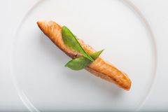 Esimerkiksi rasvaisista kaloista saadaan runsaasti omega-3-rasvahappoja. (Kuva: Photo by Robert Bogdan/Pexels)