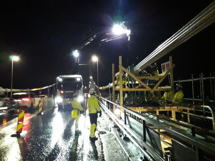 Byte av hängstag på Rävsundsbron