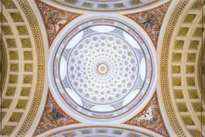 Kansalliskirjaston Kupolisalin kupoli hohtaa peruskorjauksen jälkeen. Kuva: Sami Perttilä © Kansalliskirjasto