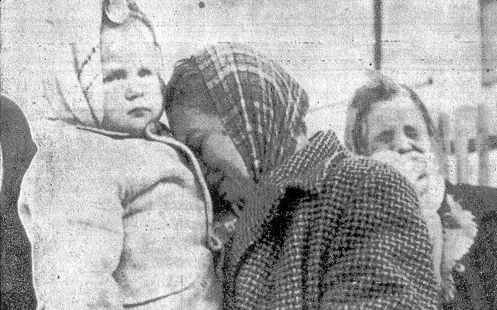 Väitöskirjan kannessa julkaistussa kuvassa on osa Kotimaan etusivua 80/6.11.1956. Julkaistu Kotimaan luvalla.