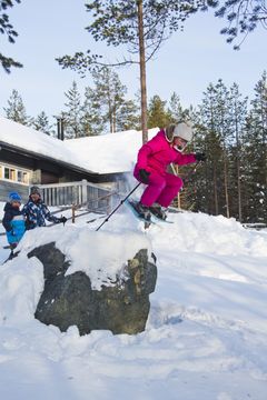 Yhä useampi perhe voi kokeilla joulupyhän viettämistä valmiiksi lämmitetyssä ja hyvin varustellussa vuokramökissä. Kuva: Lomarengas