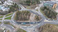 Pikaraitiotien rakentaminen alkoi myös Haagan liikenneympyrässä. Liikenne kulkee kiertoteiden kautta syksyyn 2021 asti.