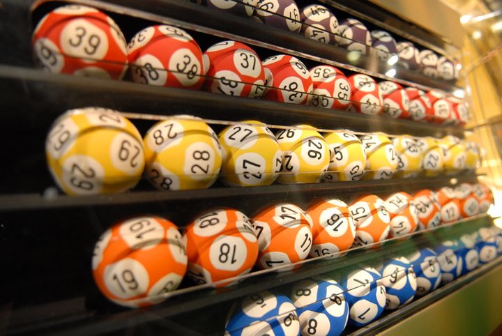 Vikinglotto on monikansallinen arvontapeli, jota pelataan Suomen lisäksi Norjassa, Tanskassa, Ruotsissa, Islannissa, Virossa, Latviassa, Liettuassa ja Sloveniassa.