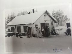 "Tilsti", eli Dillström aloitti autojen korjaamisen kyläpajana Rantasalmen Parkunmäessä vuonna 1954.