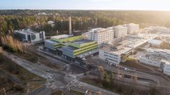Jorvin sairaala Turuntien suunnasta. Päivystyslisärakennus on rakennettu Turuntien puolelle sairaalan pohjoispäätyyn.