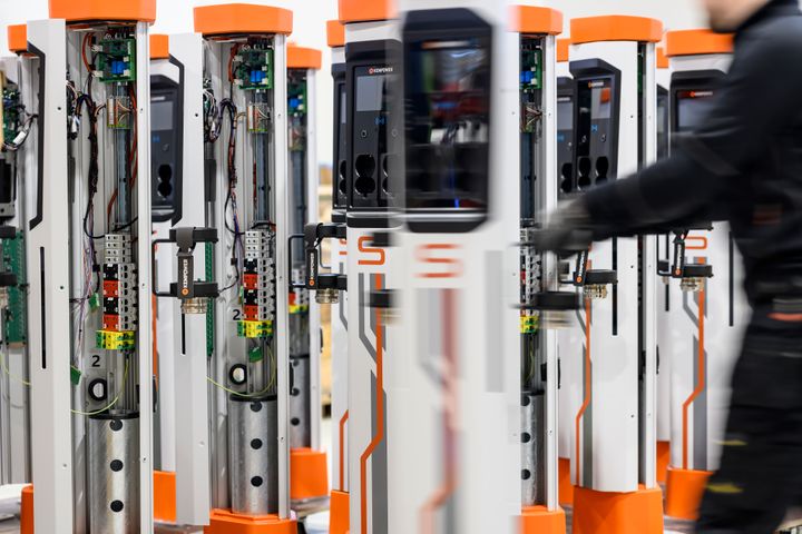 In addition to assembly lines, Kempower's new facilities in Lahti, covering an area of 10,300 square meters, include a laboratory, test and demo charging fields and an office space. (Photo credits: Kempower)