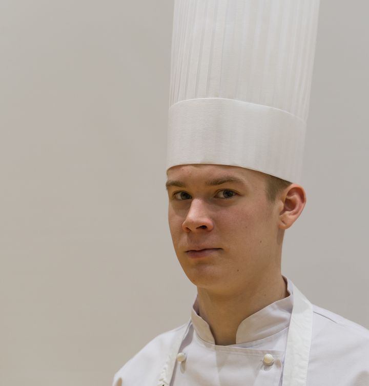 Ravintola Hugossa oulussa työskentelevä Atte Lassila edustaa Suomea nuorten kokkien MM-kilpailussa
