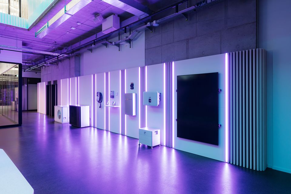 1KOMMA5°_dark-TechLab Showrooom Berlin-Product Wall_©Studio_Carcasse.jpg