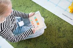 Lotta Salovaara, 12, pääsi ensimmäisten joukossa suorittamaan ReaktorXLEGO robottikoodikoulun.