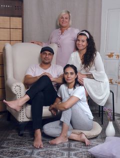 Pardaman Sharma, Jaana Pokka, Mandip Kaur ja Rosi Sotkasiira, kuva: Johanna Rontu