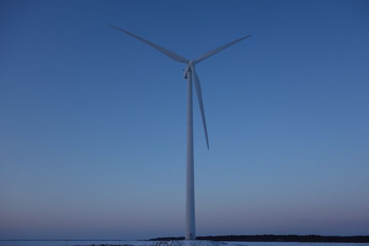 Tuulivoimala Hailuodossa. Kuva: Samuli Rinne