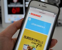 Hesburgerin verkkosivusto tarjoaa kaikki samat tiedot ja toiminnot päätelaitteesta riippumatta.