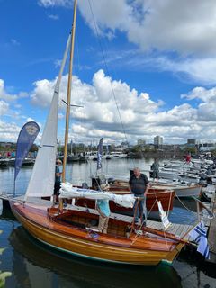 The boat show audience was also interested in the beautiful wooden boats. Nordwind 20 by Jakobstads Båtvarv in front and Kiisla by  Puuveneveistäjät ry (Wooden boat builders association) behind.