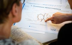 TEK tekee yhdessä tekniikan yliopistojen kanssa vuosittain kyselyn vastavalmistuneille.