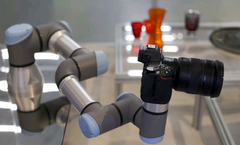 Universal Robotsin yhteistyörobotti Designmuseon Iittala-näyttelyssä